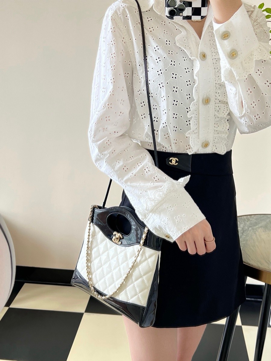 小香 23A 迷你31Bag購物袋 黑/白_21