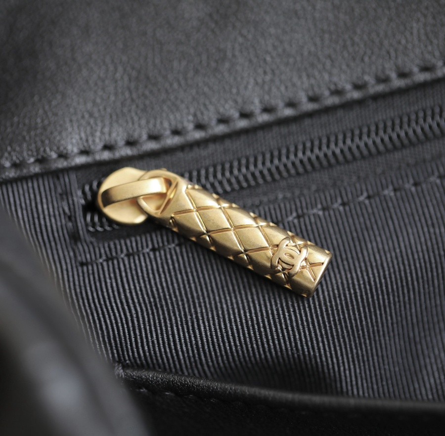 小香 23A 編織肩帶嬉皮包 黑色_12