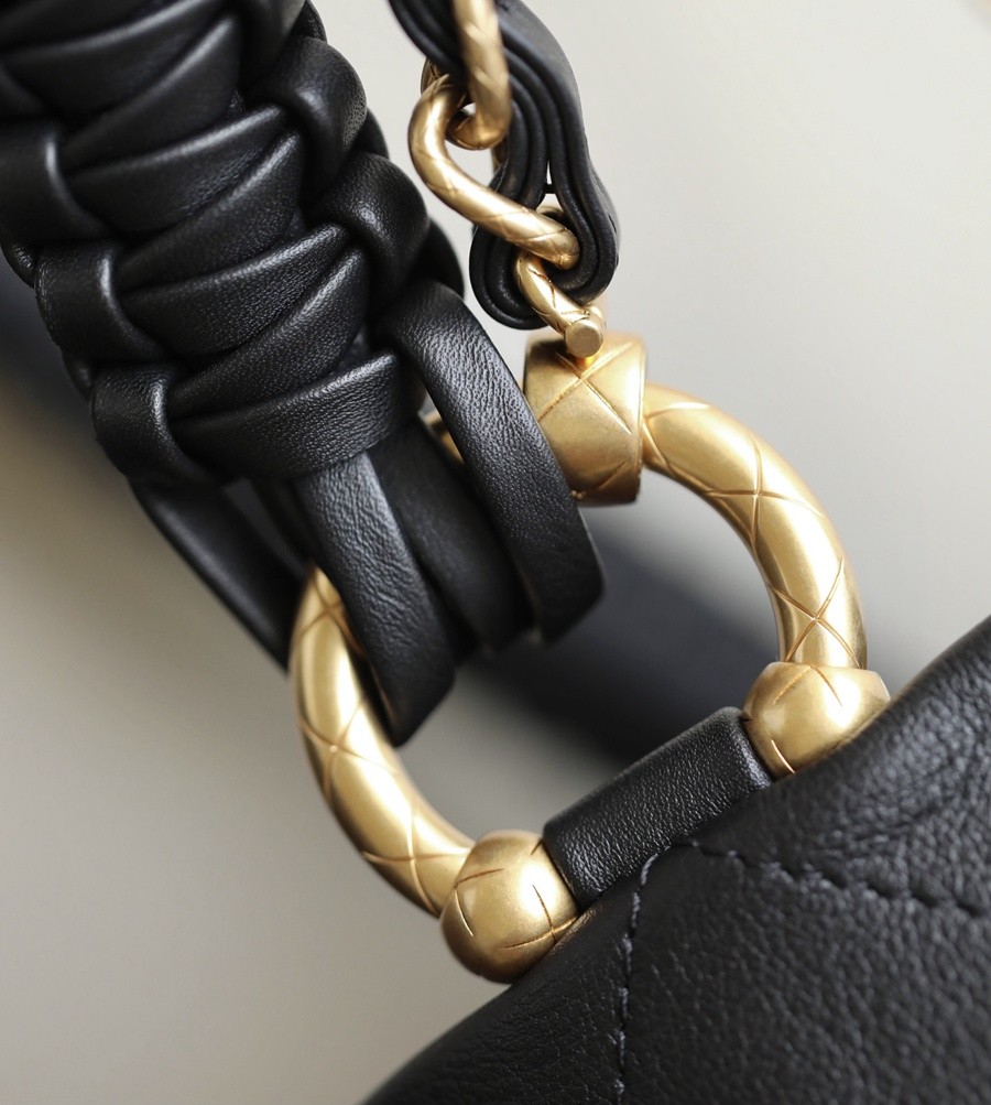 小香 23A 編織肩帶嬉皮包 黑色_14