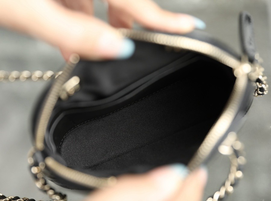 小香 23S春夏 漆皮貝殼包 黑色_3