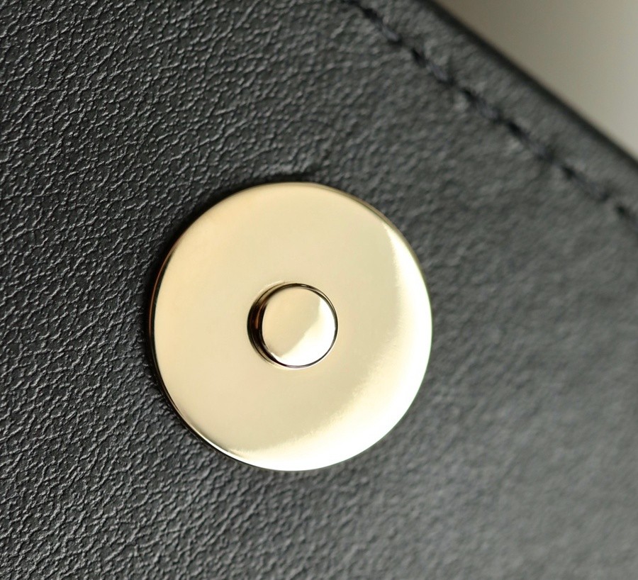 小香 23S春夏 蝴蝶結鏈條風琴錢包 黑色_11