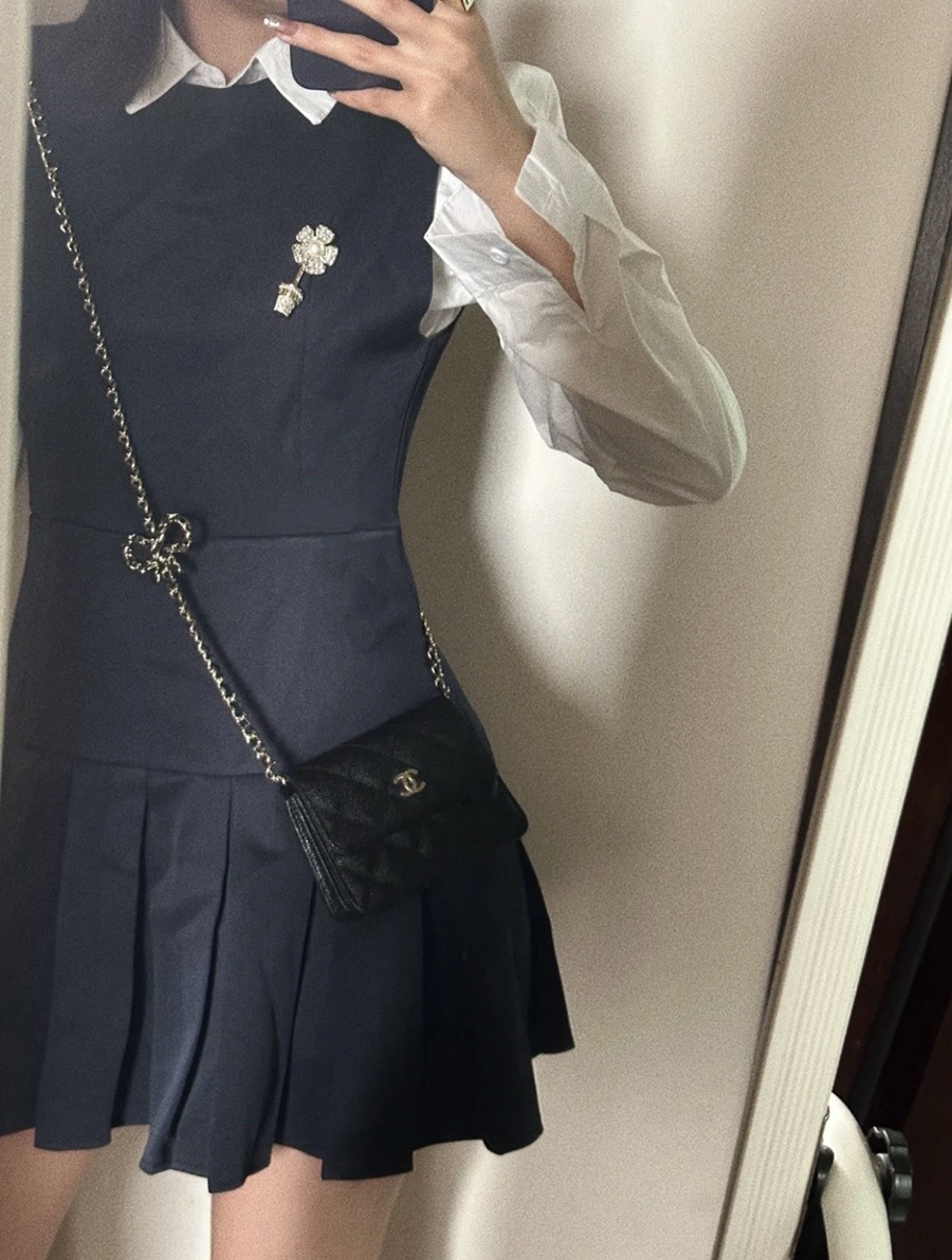 小香 23S春夏 蝴蝶結鏈條風琴錢包 黑色_21