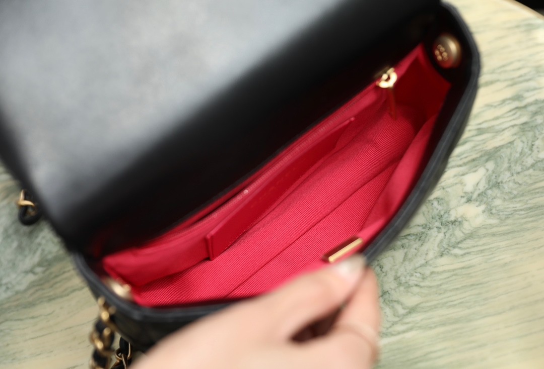 小香 23S春夏系列 愛心琺瑯扣大mini 黑色_3