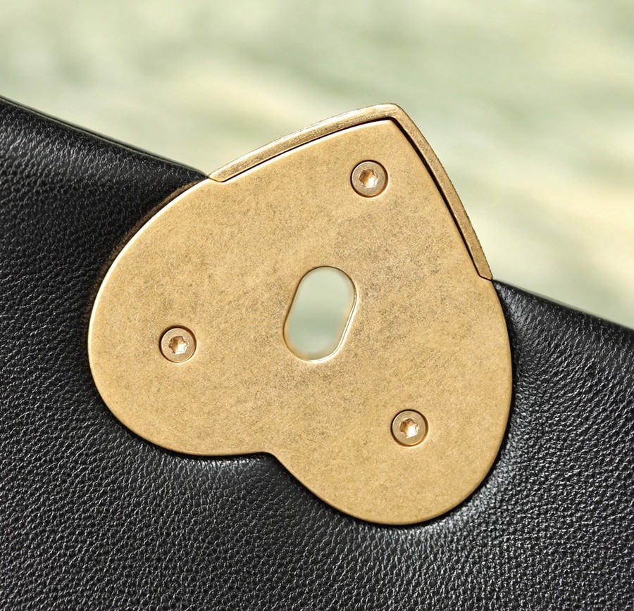 小香 23S春夏系列 愛心琺瑯扣大mini 黑色_8