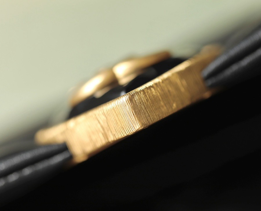 小香 23S春夏系列 愛心琺瑯扣大mini 黑色_9