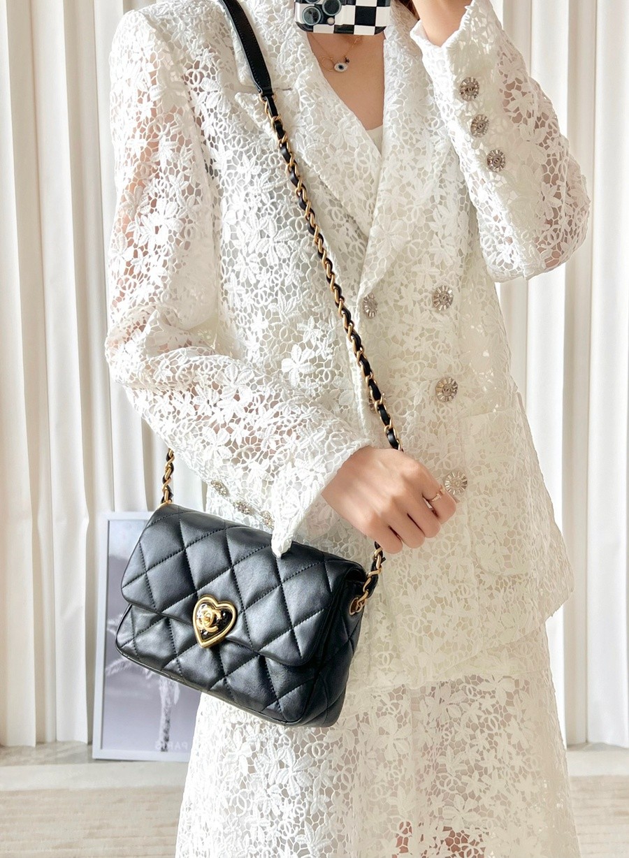 小香 23S春夏系列 愛心琺瑯扣大mini 黑色_15