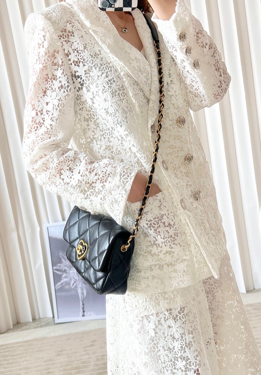 小香 23S春夏系列 愛心琺瑯扣大mini 黑色_16