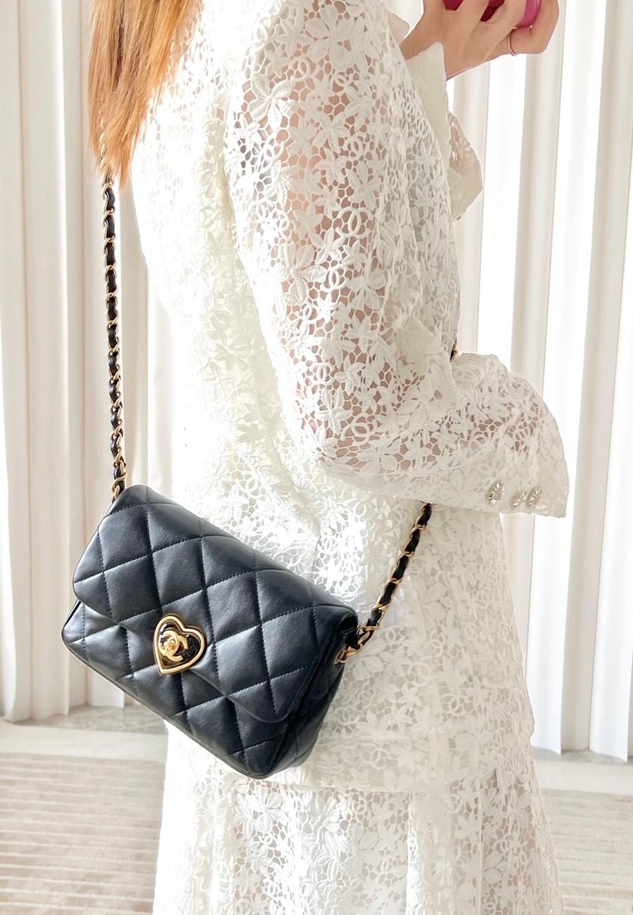 小香 23S春夏系列 愛心琺瑯扣大mini 黑色_18