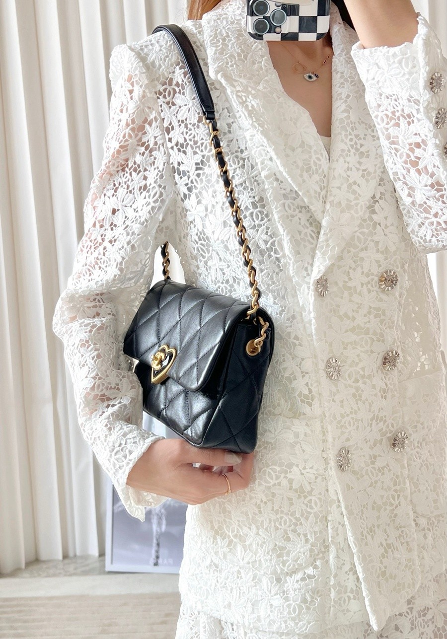 小香 23S春夏系列 愛心琺瑯扣大mini 黑色_20