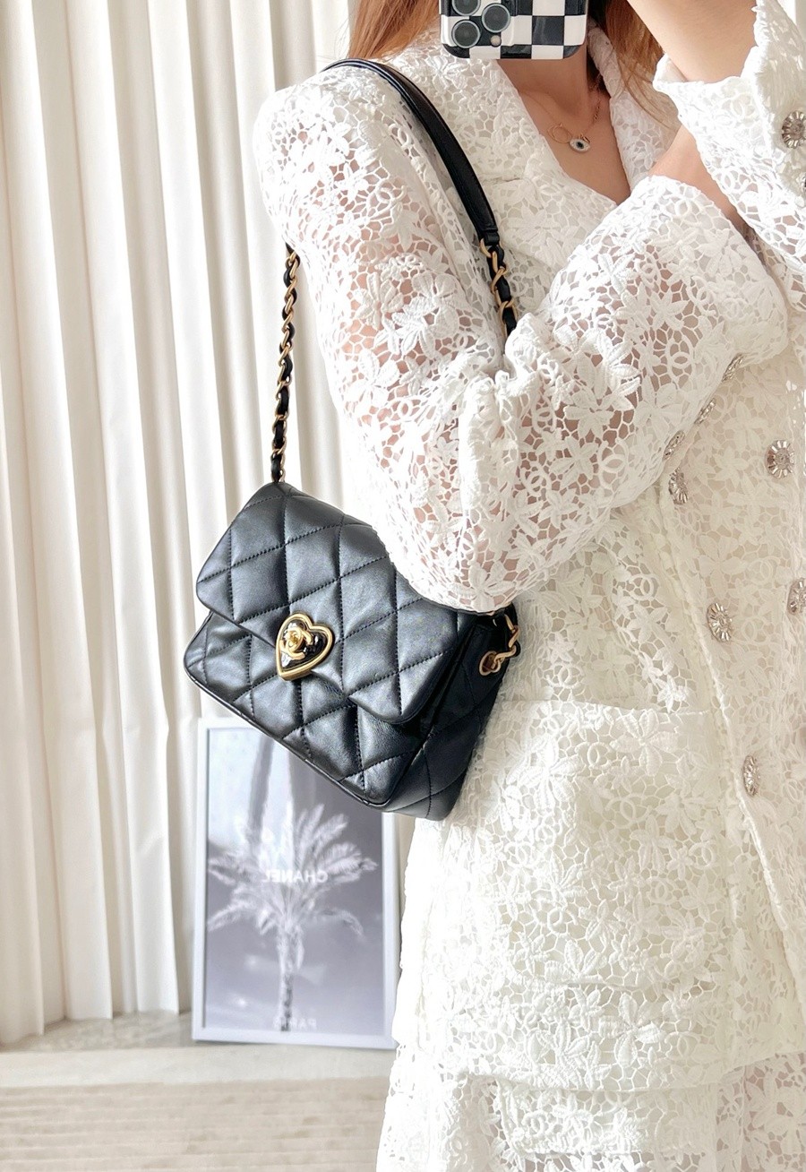 小香 23S春夏系列 愛心琺瑯扣大mini 黑色_21