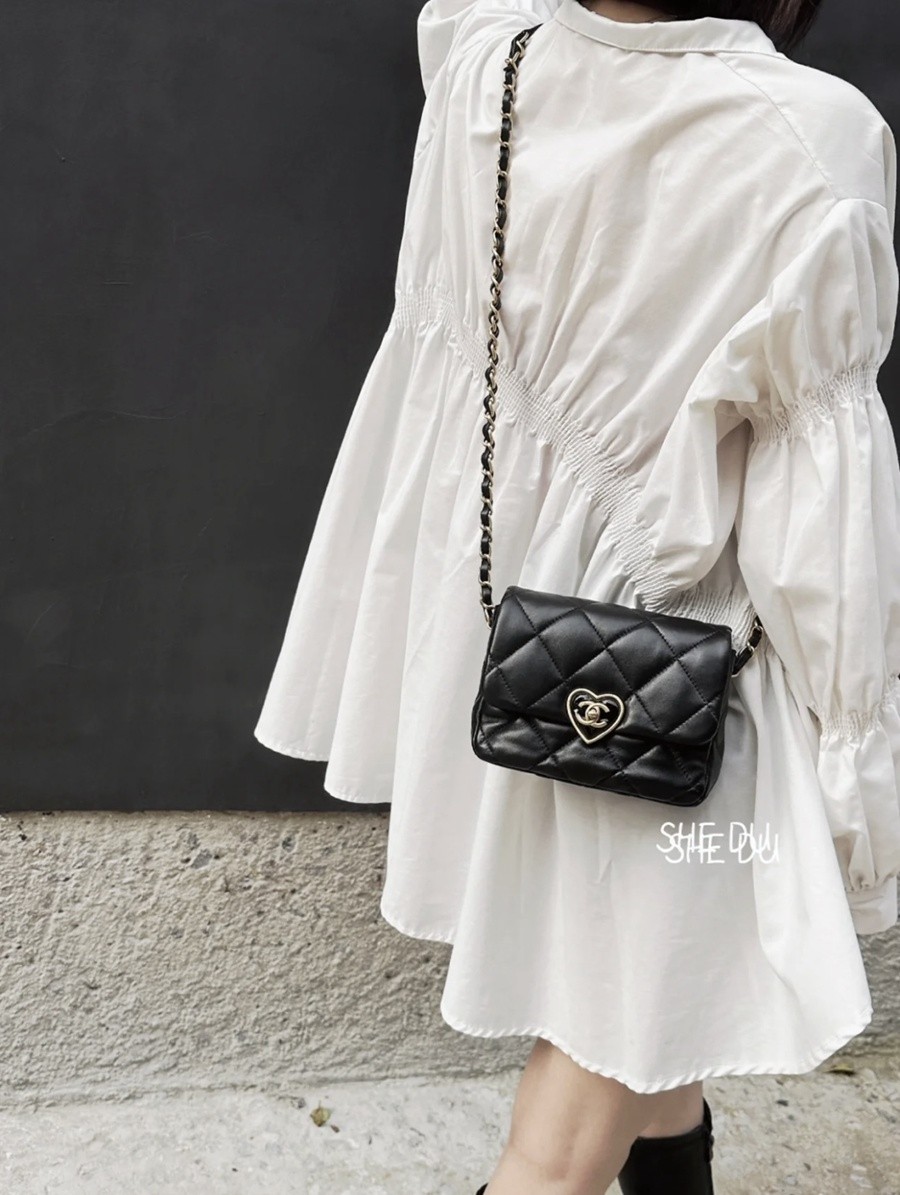 小香 23S春夏系列 愛心琺瑯扣大mini 黑色_26