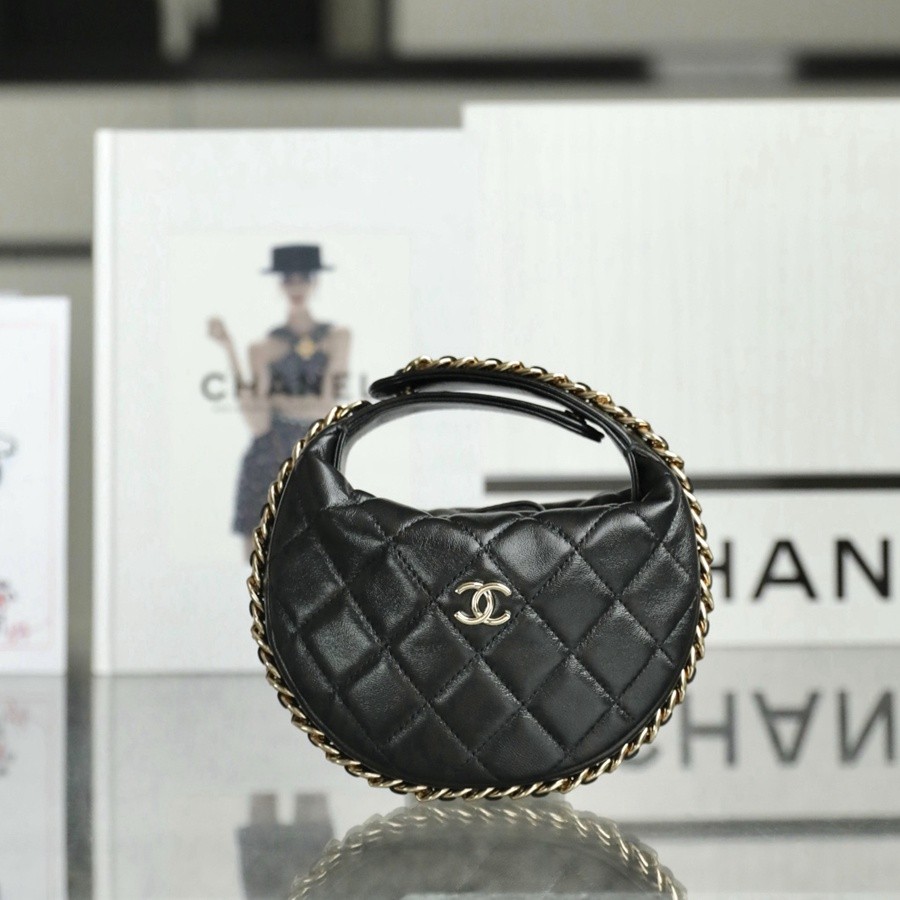 小香 23C早春 Pouch圓圈鏈條手拿包 黑色_1