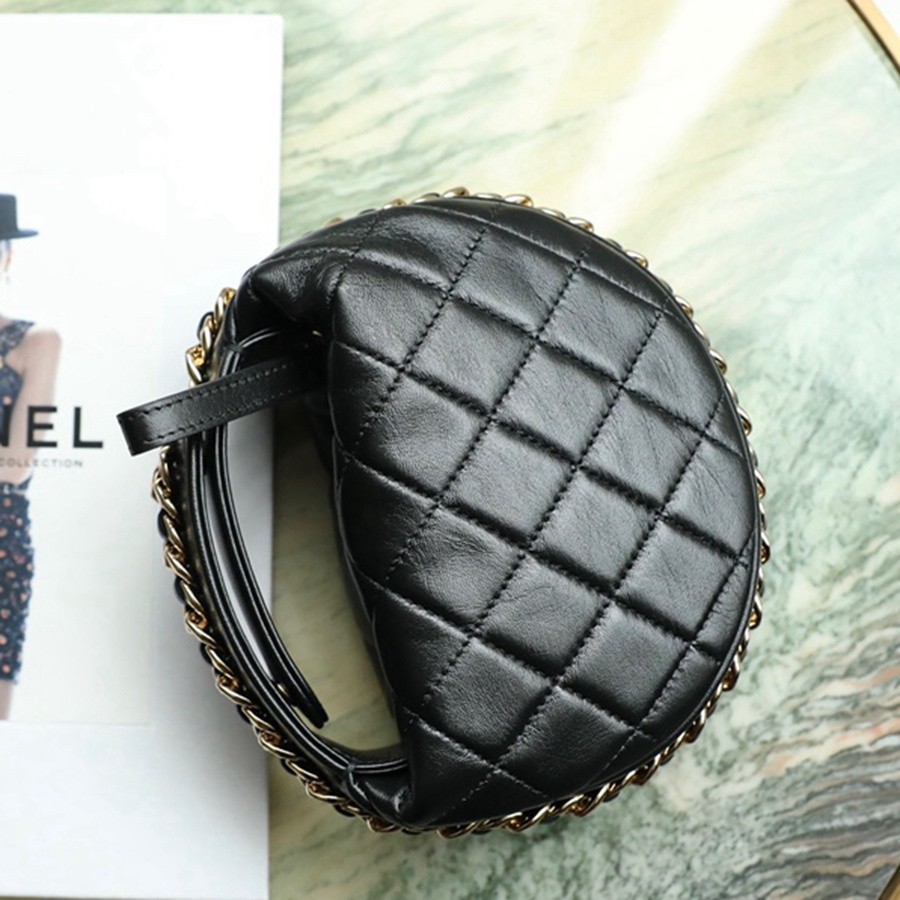 小香 23C早春 Pouch圓圈鏈條手拿包 黑色_4