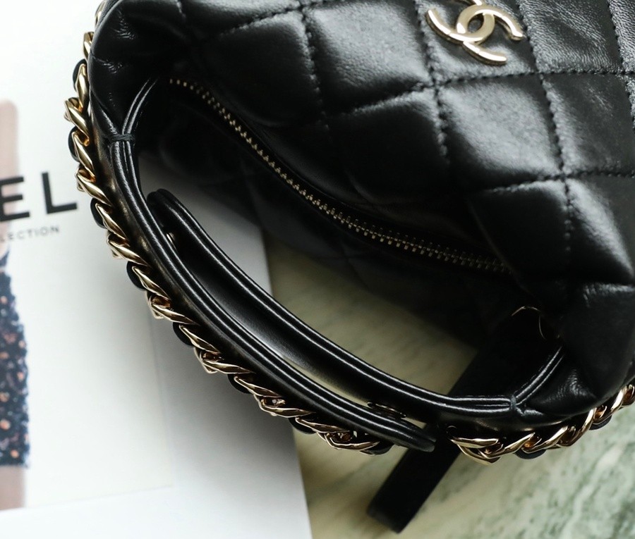 小香 23C早春 Pouch圓圈鏈條手拿包 黑色_8