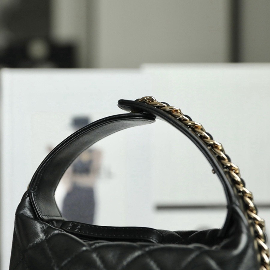 小香 23C早春 Pouch圓圈鏈條手拿包 黑色_6