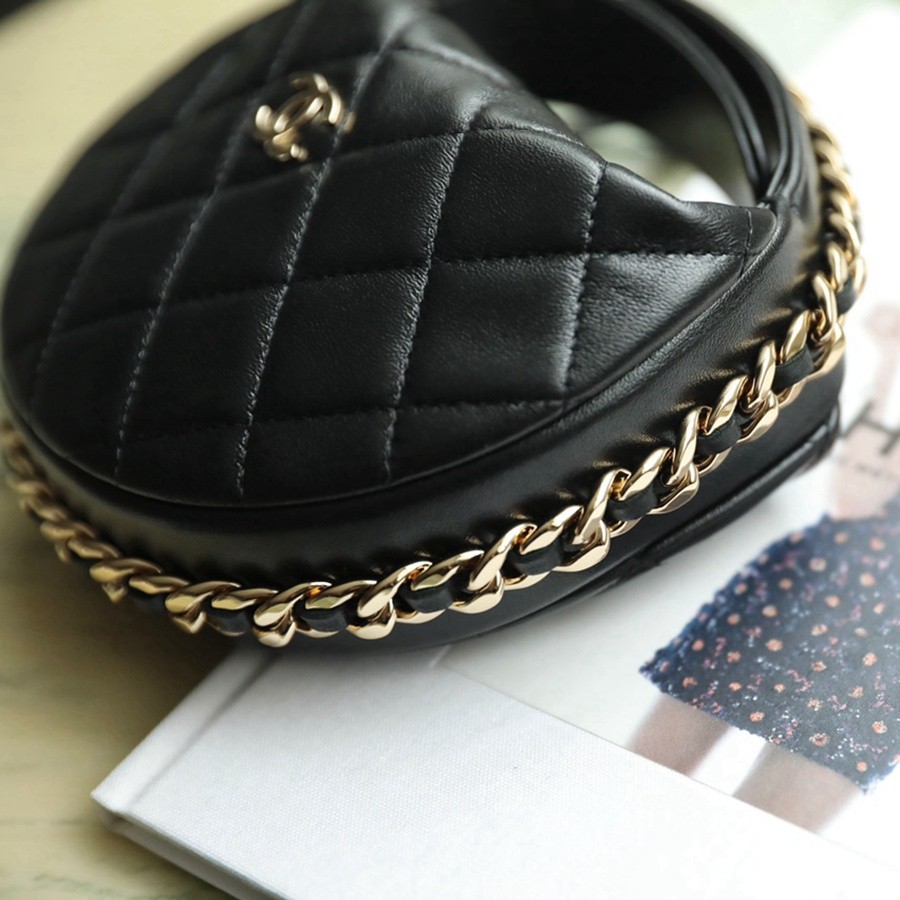 小香 23C早春 Pouch圓圈鏈條手拿包 黑色_15