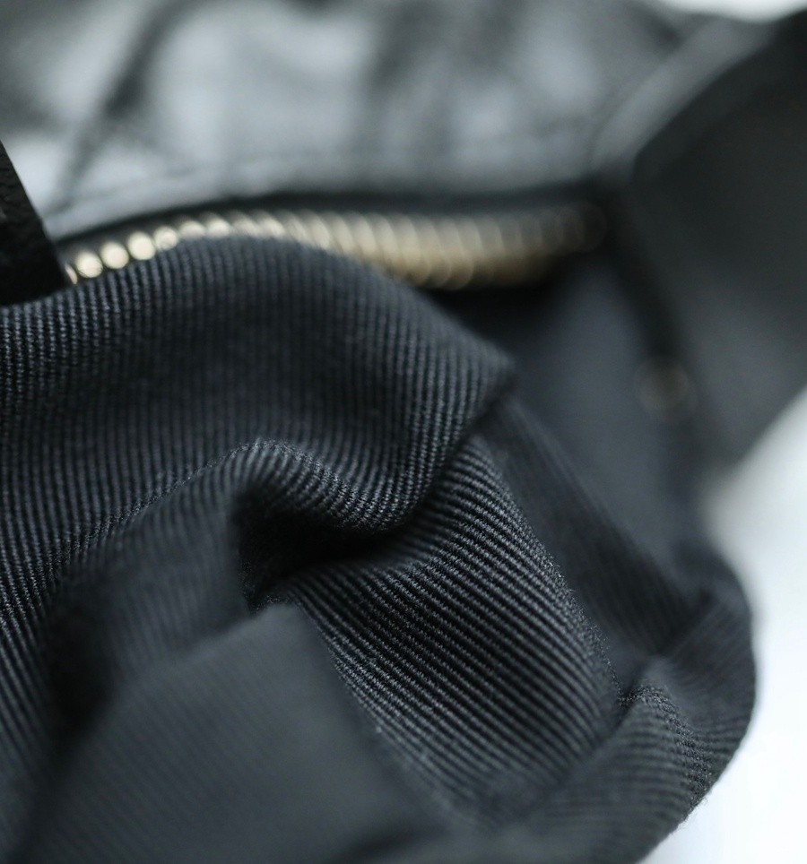 小香 23C早春 Pouch圓圈鏈條手拿包 黑色_16