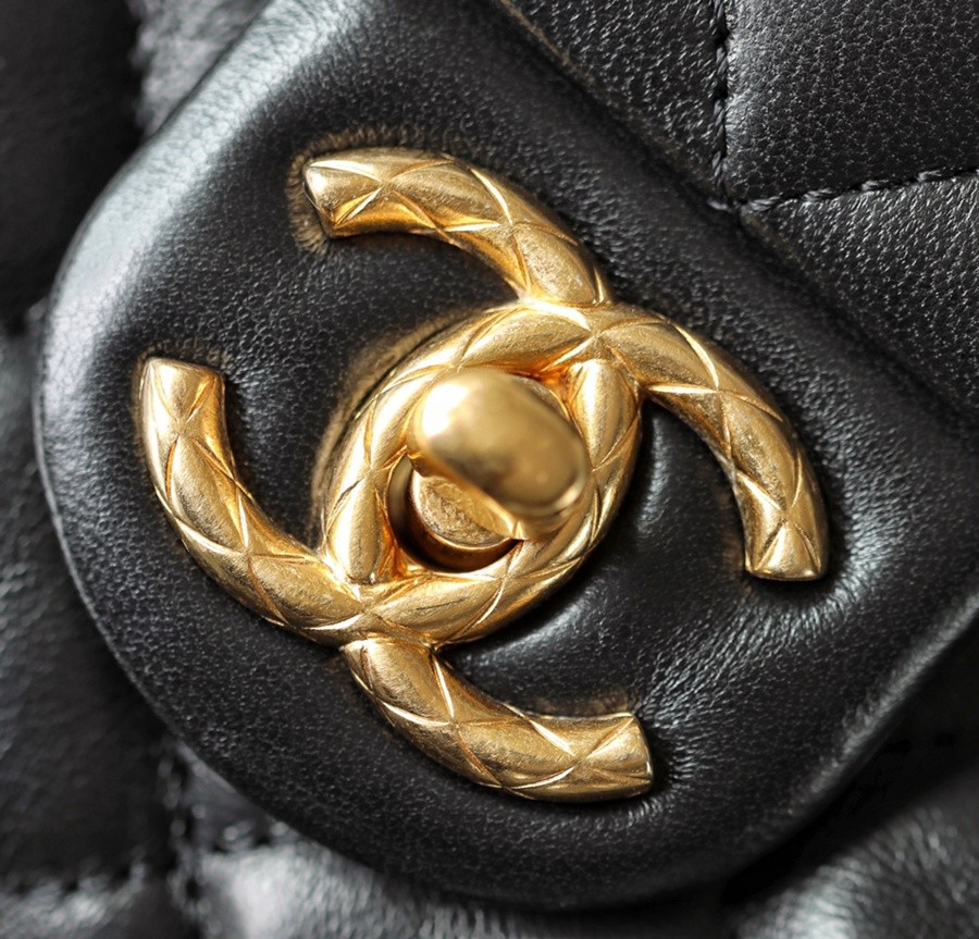 小香 22K秋冬 小金柱調節鏈口蓋包小號 黑色-041_12