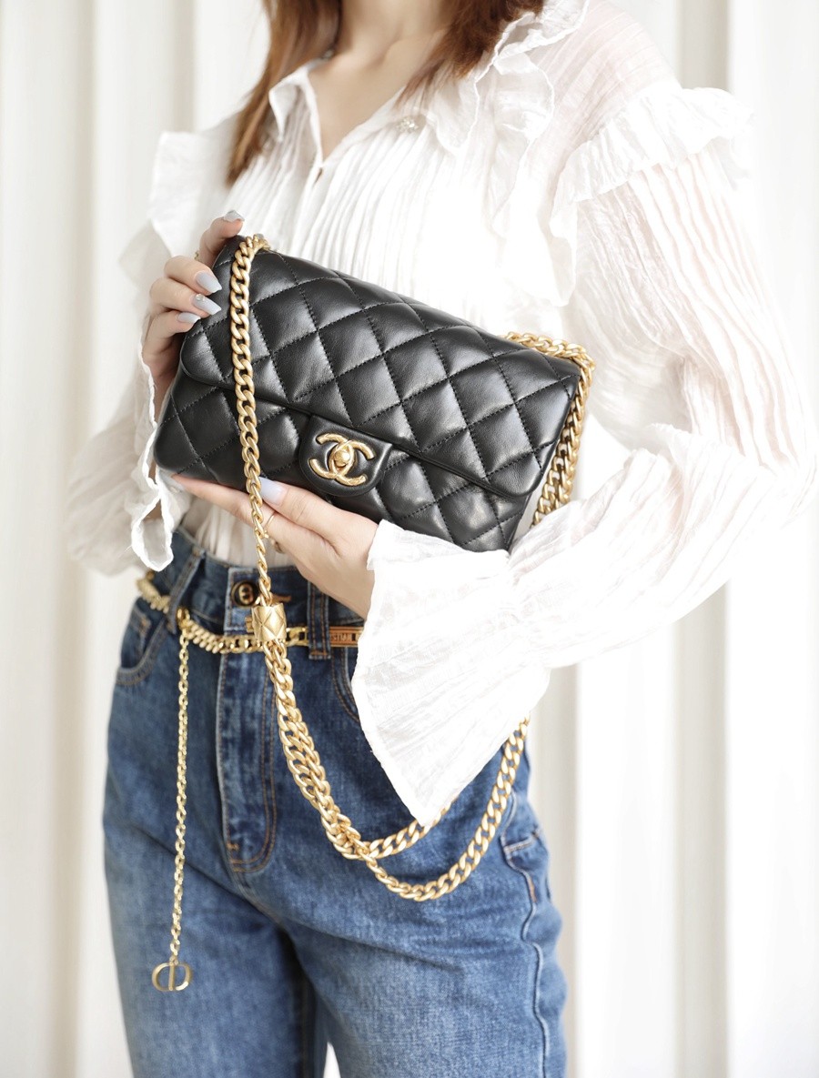 小香 22K秋冬 小金柱調節鏈口蓋包小號 黑色-041_18