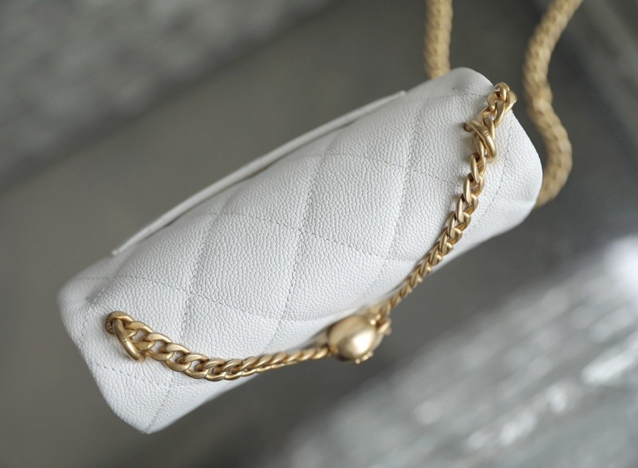 退貨商品無無包裝 小香 23P系列 愛心扣口蓋包 白色中號_3