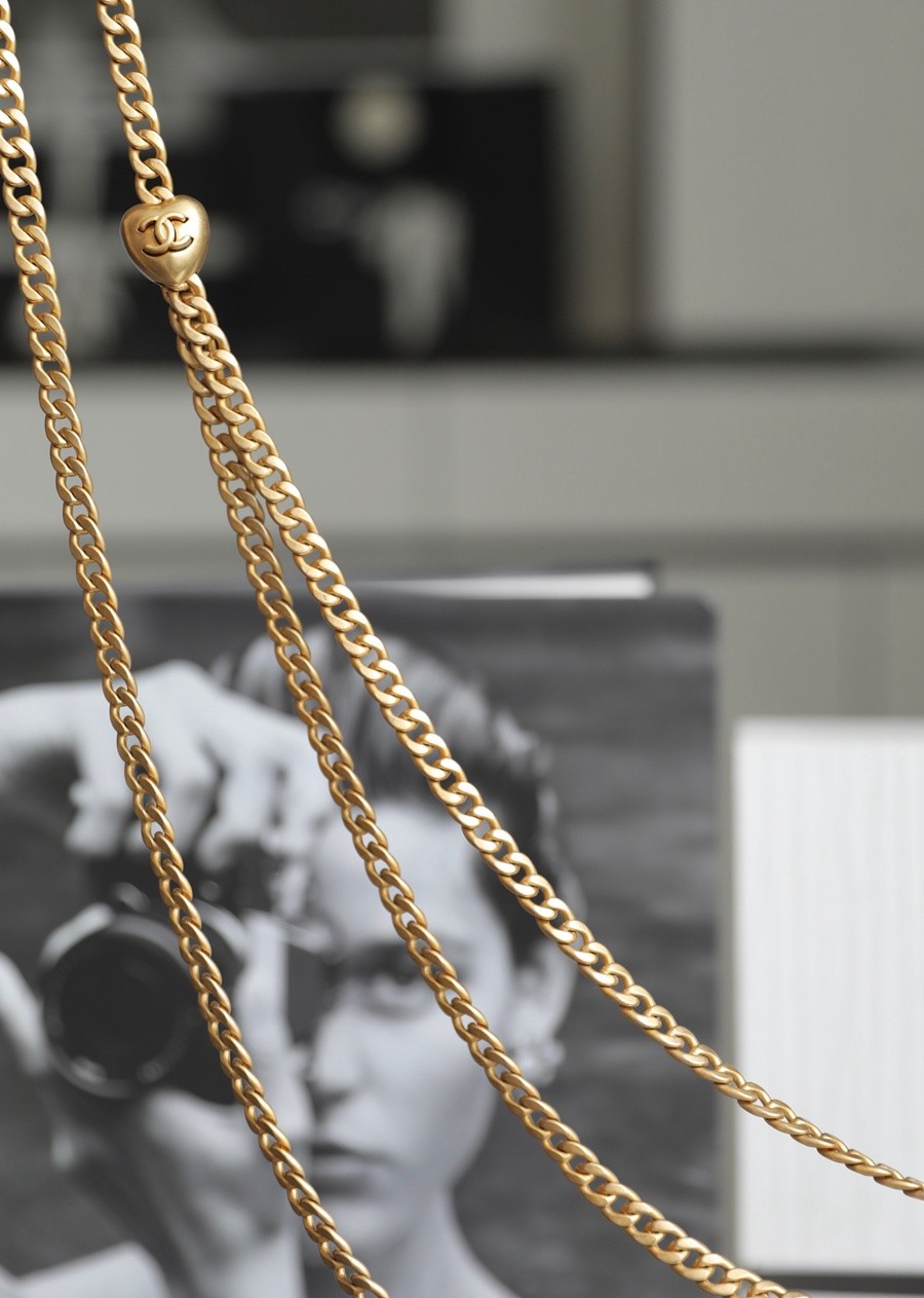 退貨商品無無包裝 小香 23P系列 愛心扣口蓋包 白色中號_9