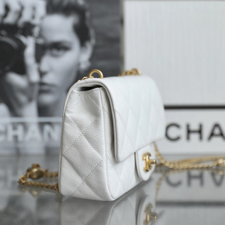 退貨商品無無包裝 小香 23P系列 愛心扣口蓋包 白色中號_4