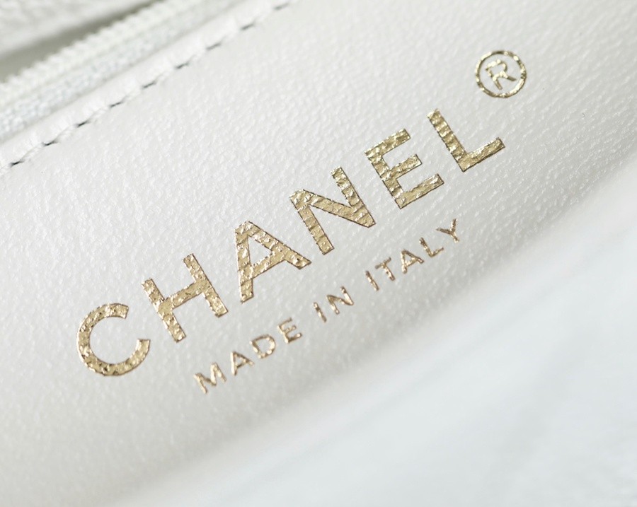 退貨商品無無包裝 小香 23P系列 愛心扣口蓋包 白色中號_8