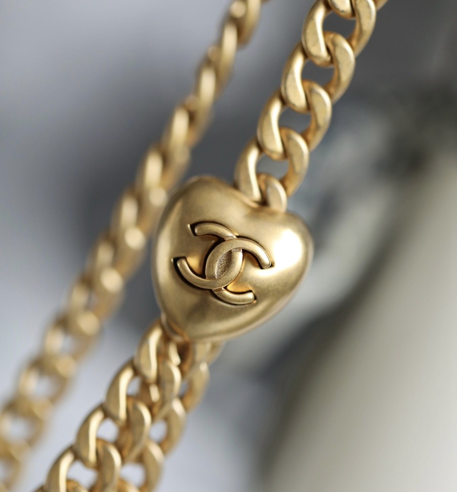 退貨商品無無包裝 小香 23P系列 愛心扣口蓋包 白色中號_10