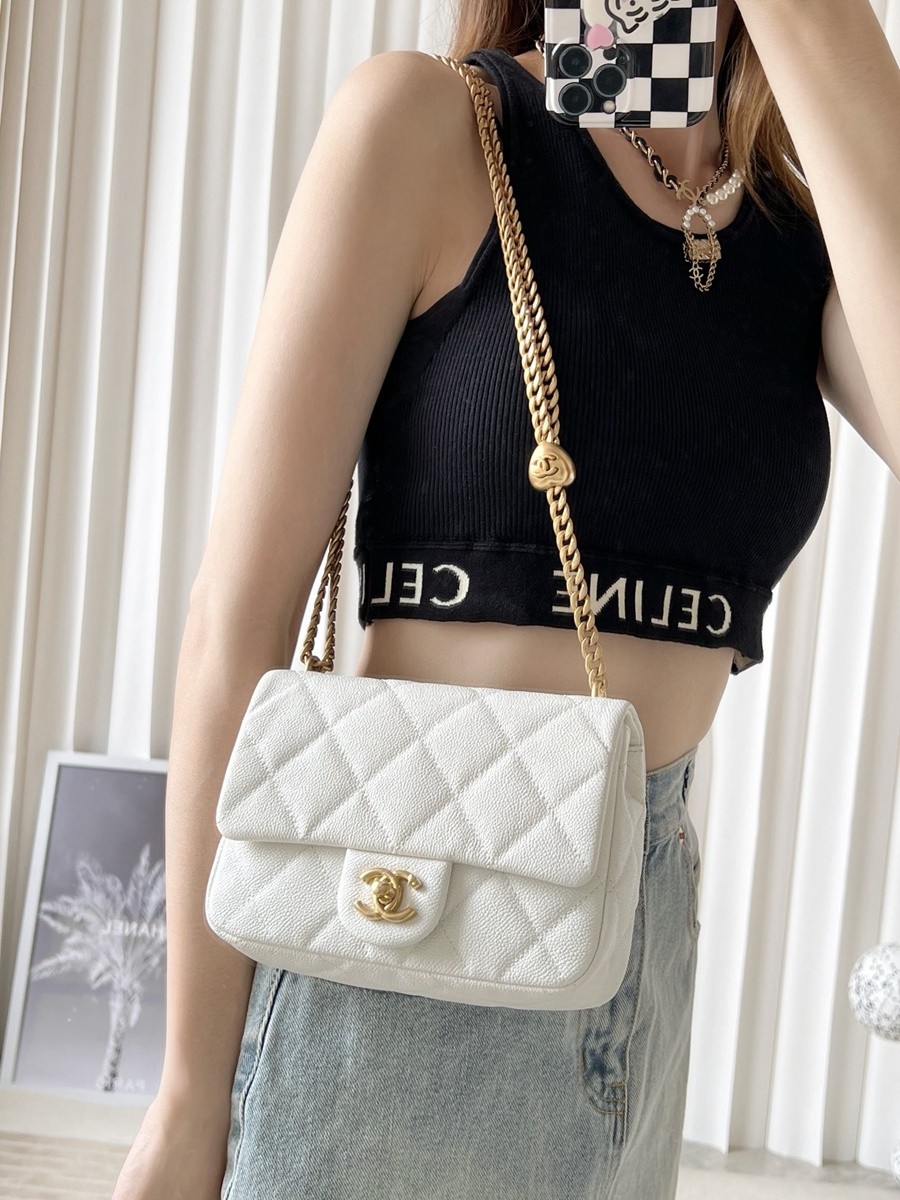 退貨商品無無包裝 小香 23P系列 愛心扣口蓋包 白色中號_16