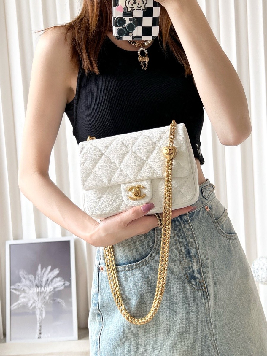 退貨商品無無包裝 小香 23P系列 愛心扣口蓋包 白色中號_18