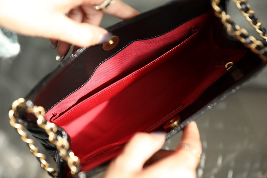 小香 23C早春新款天貓精靈 Hobo流浪包 中號黑色_2