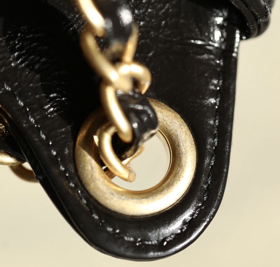 小香 23C早春新款天貓精靈 Hobo流浪包 中號黑色_11