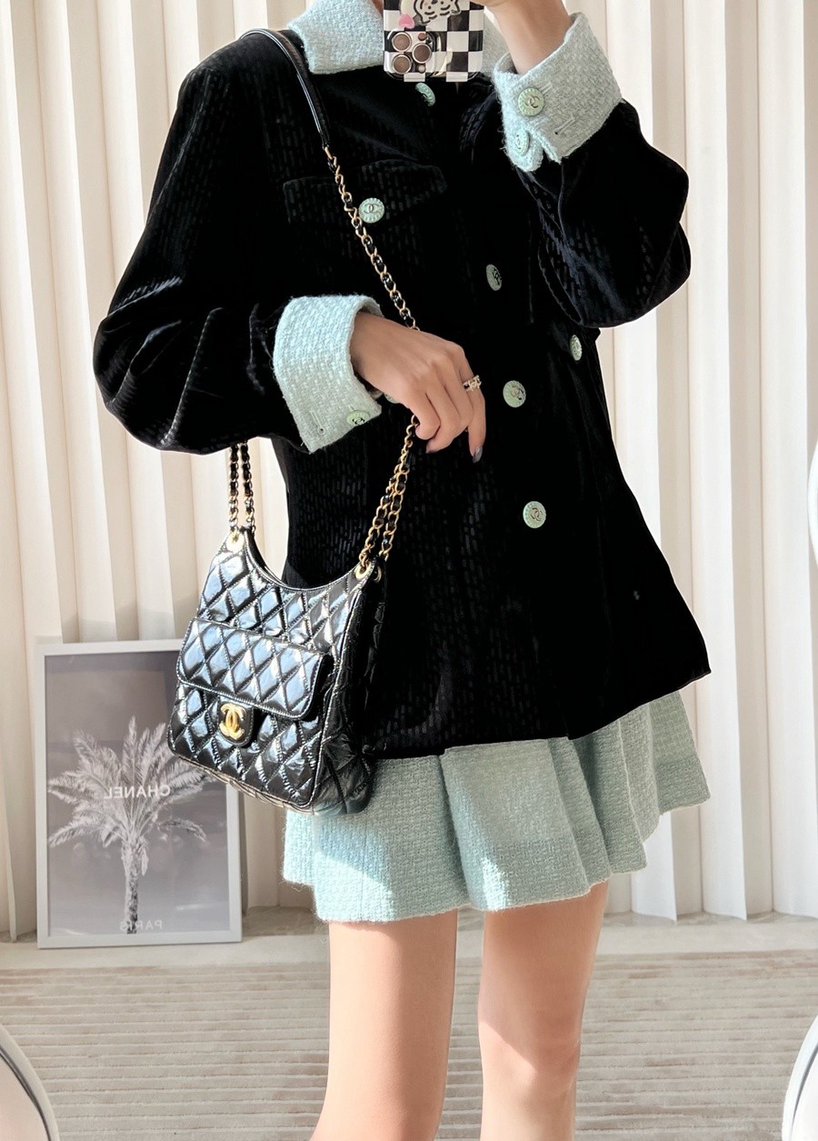 小香 23C早春新款天貓精靈 Hobo流浪包 中號黑色_17