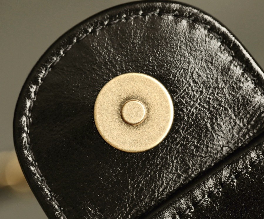 小香 23C早春新款天貓精靈 Hobo流浪包 中號黑色_16