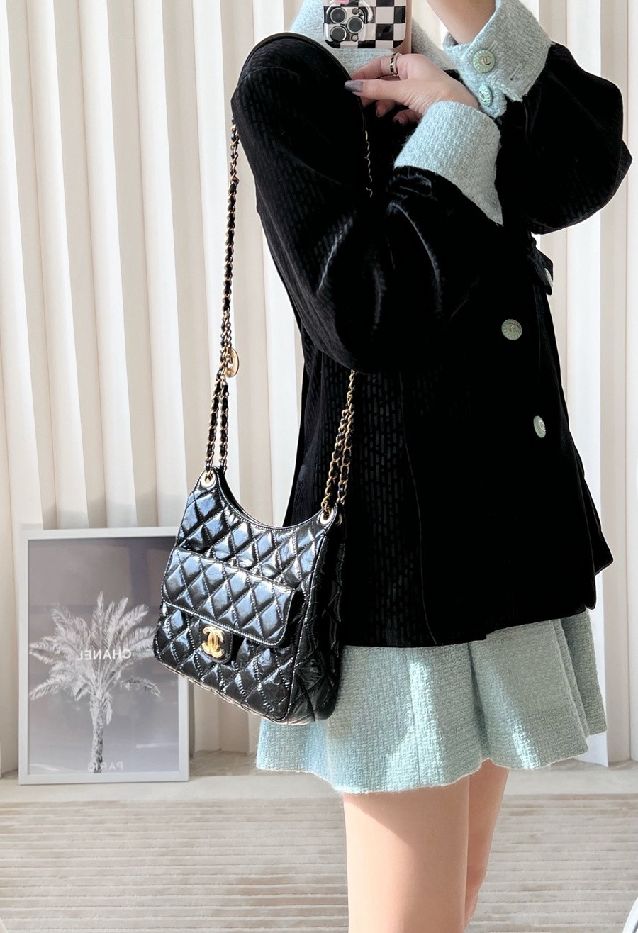 小香 23C早春新款天貓精靈 Hobo流浪包 中號黑色_18