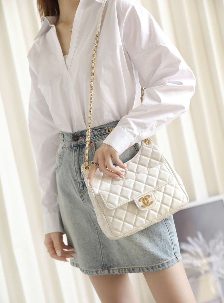 小香 23C早春新款天貓精靈 Hobo流浪包 中號白色_16