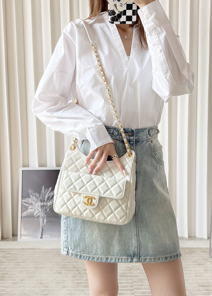 小香 23C早春新款天貓精靈 Hobo流浪包 中號白色_17