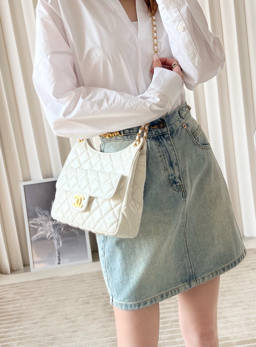 小香 23C早春新款天貓精靈 Hobo流浪包 中號白色_18