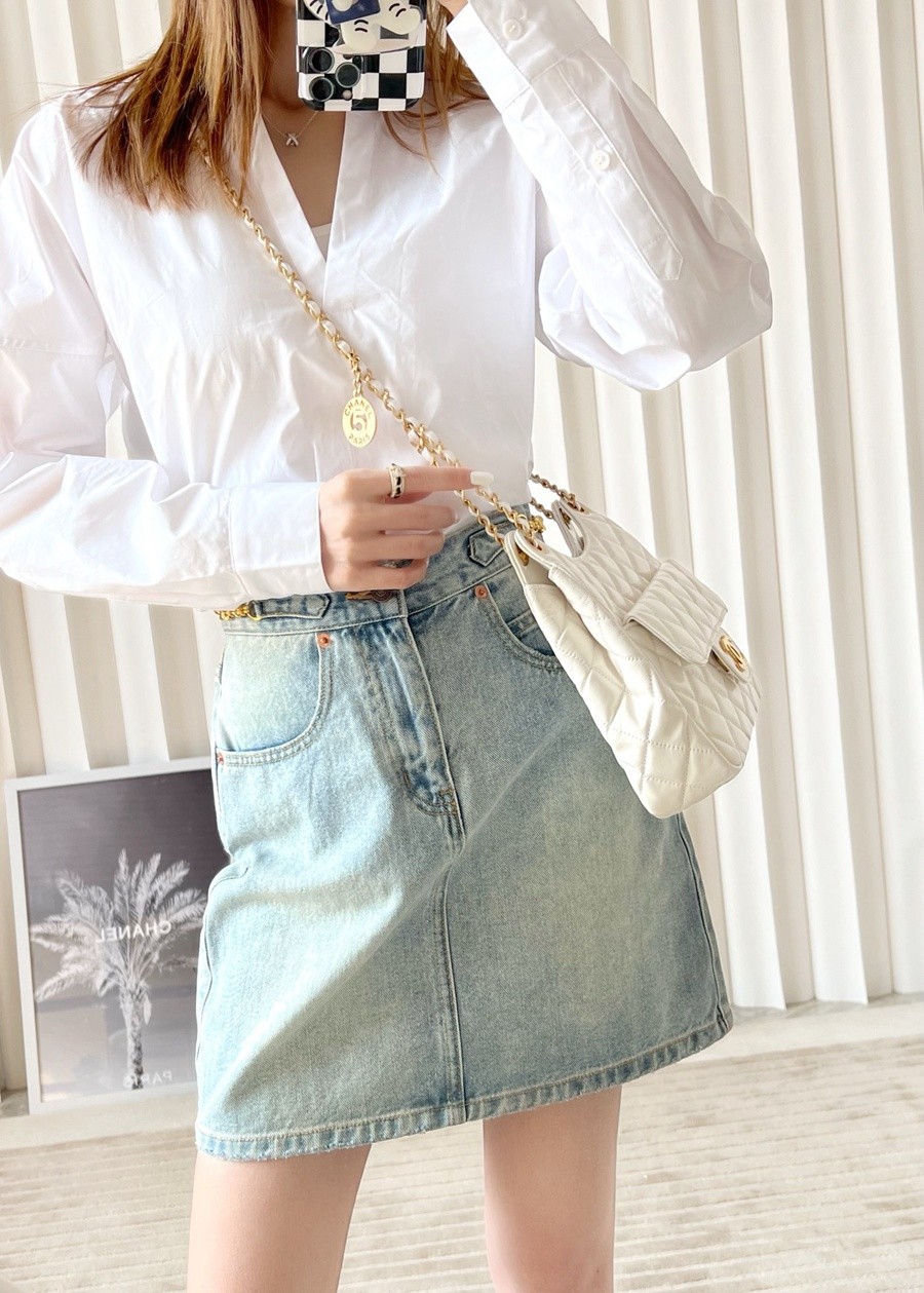 小香 23C早春新款天貓精靈 Hobo流浪包 中號白色_21