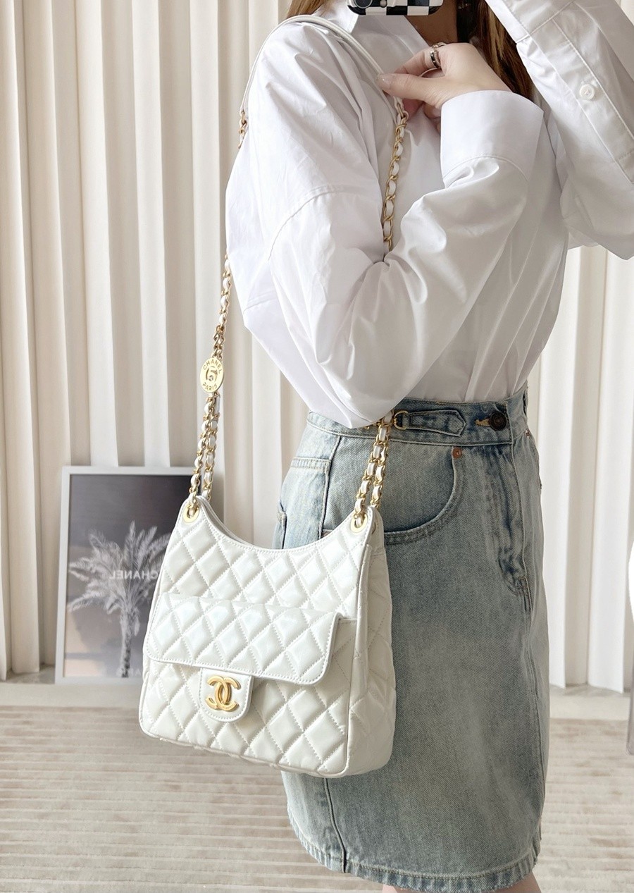 小香 23C早春新款天貓精靈 Hobo流浪包 中號白色_19