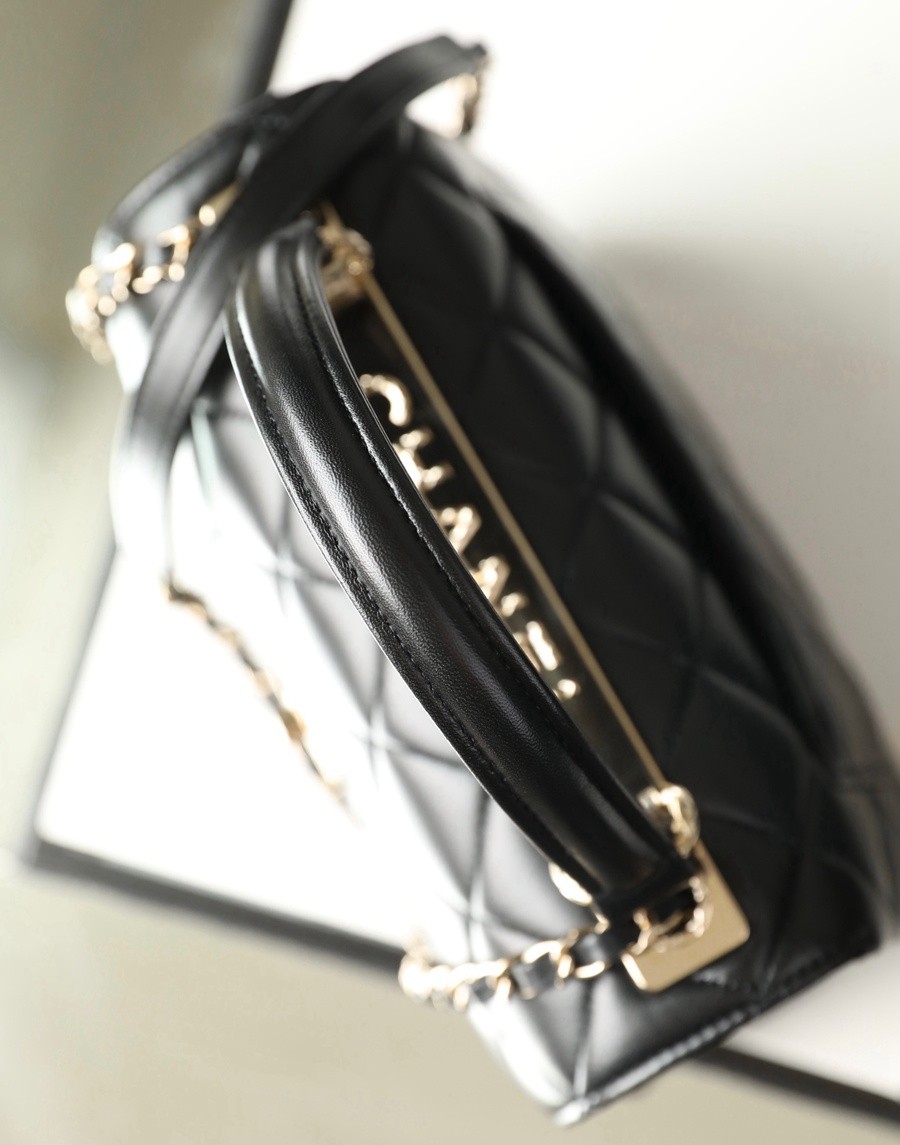 小香 Trendycc手柄口蓋包 羊皮 黑色_4