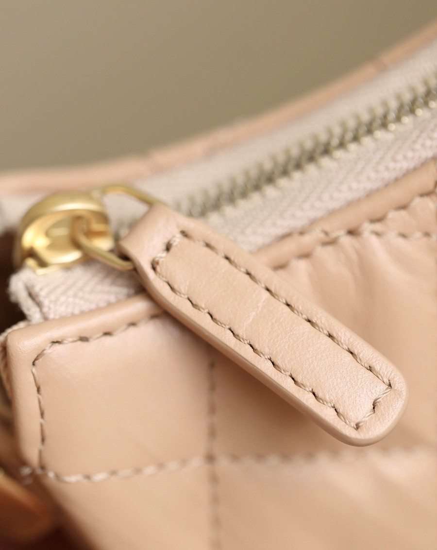 小香 19 Hobo腋下包 褶皺牛皮 杏色 小號_15