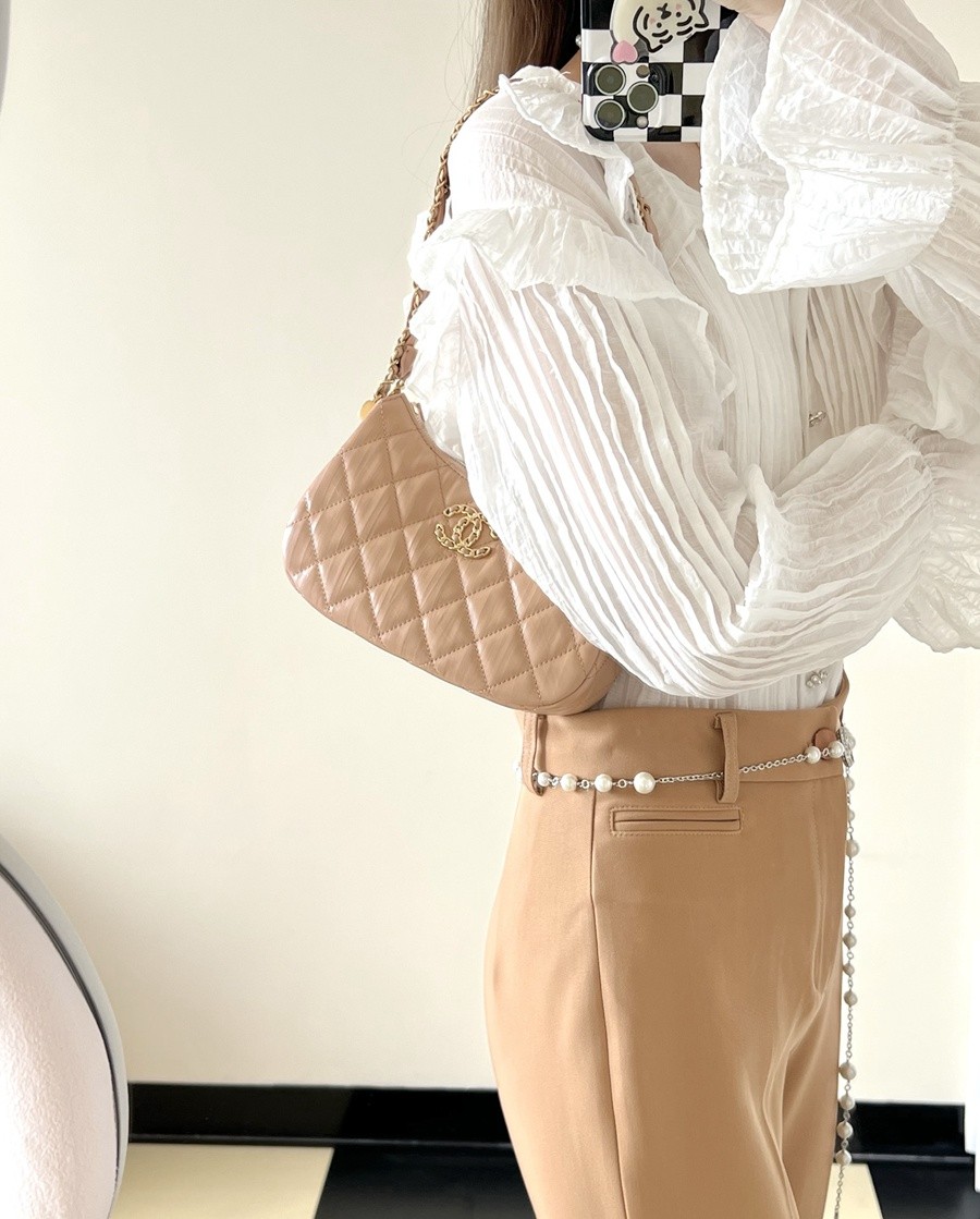 小香 19 Hobo腋下包 褶皺牛皮 杏色 小號_18