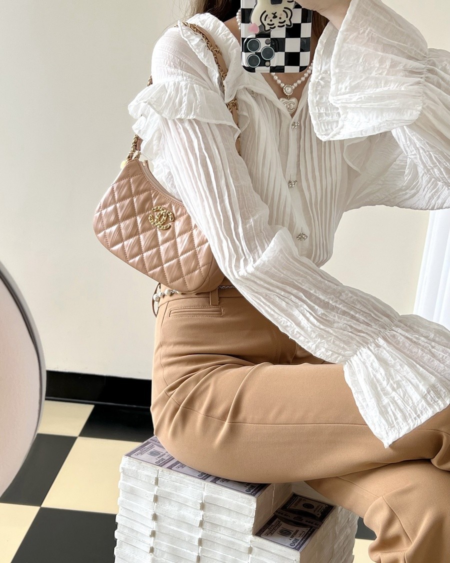 小香 19 Hobo腋下包 褶皺牛皮 杏色 小號_20