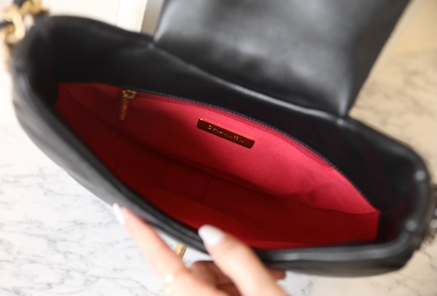 小香 24C早春新款19系Hobo流浪包 羊皮 黑金_5