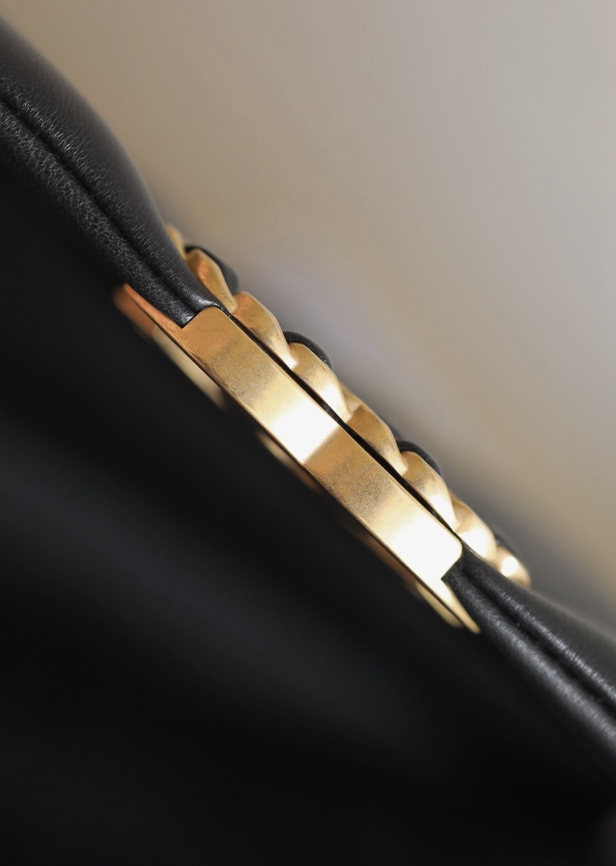 小香 24C早春新款19系Hobo流浪包 羊皮 黑金_10