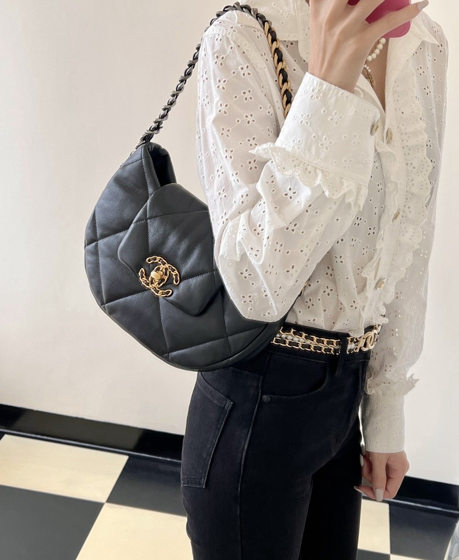 小香 24C早春新款19系Hobo流浪包 羊皮 黑金_18