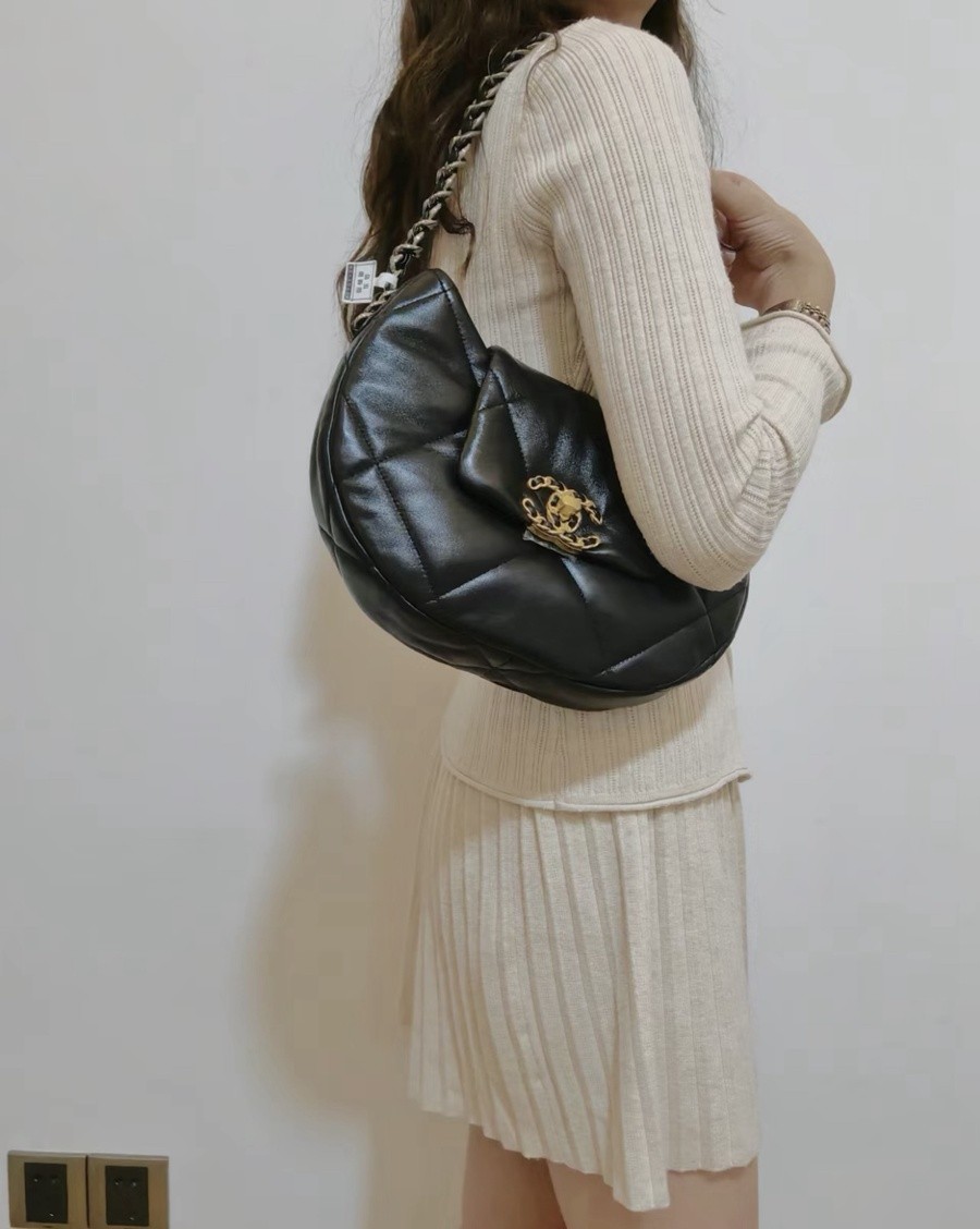 小香 24C早春新款19系Hobo流浪包 羊皮 黑金_20