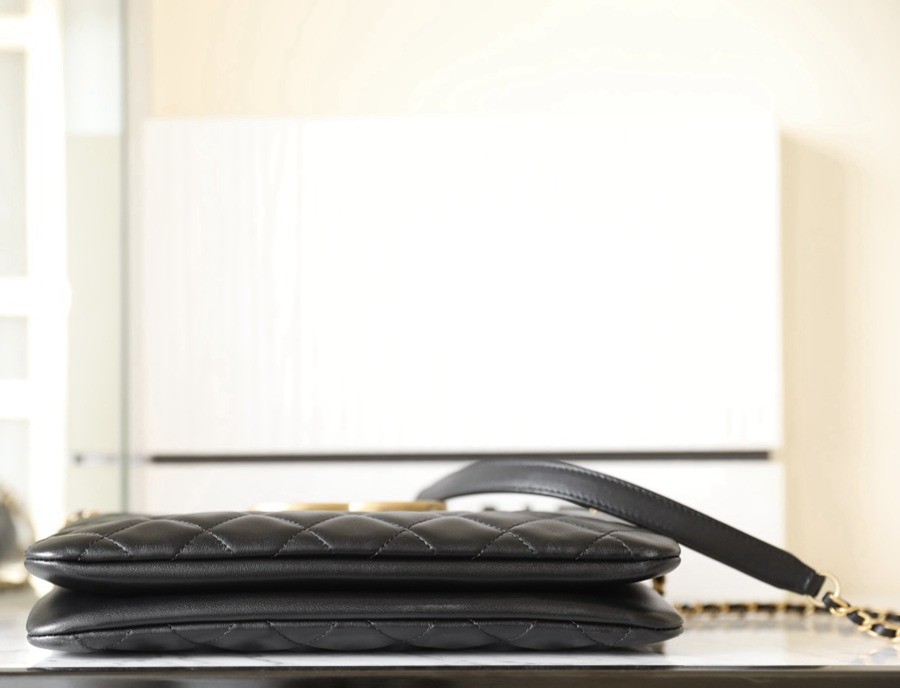 24c早春 大logo橫款購物袋 黑色_5