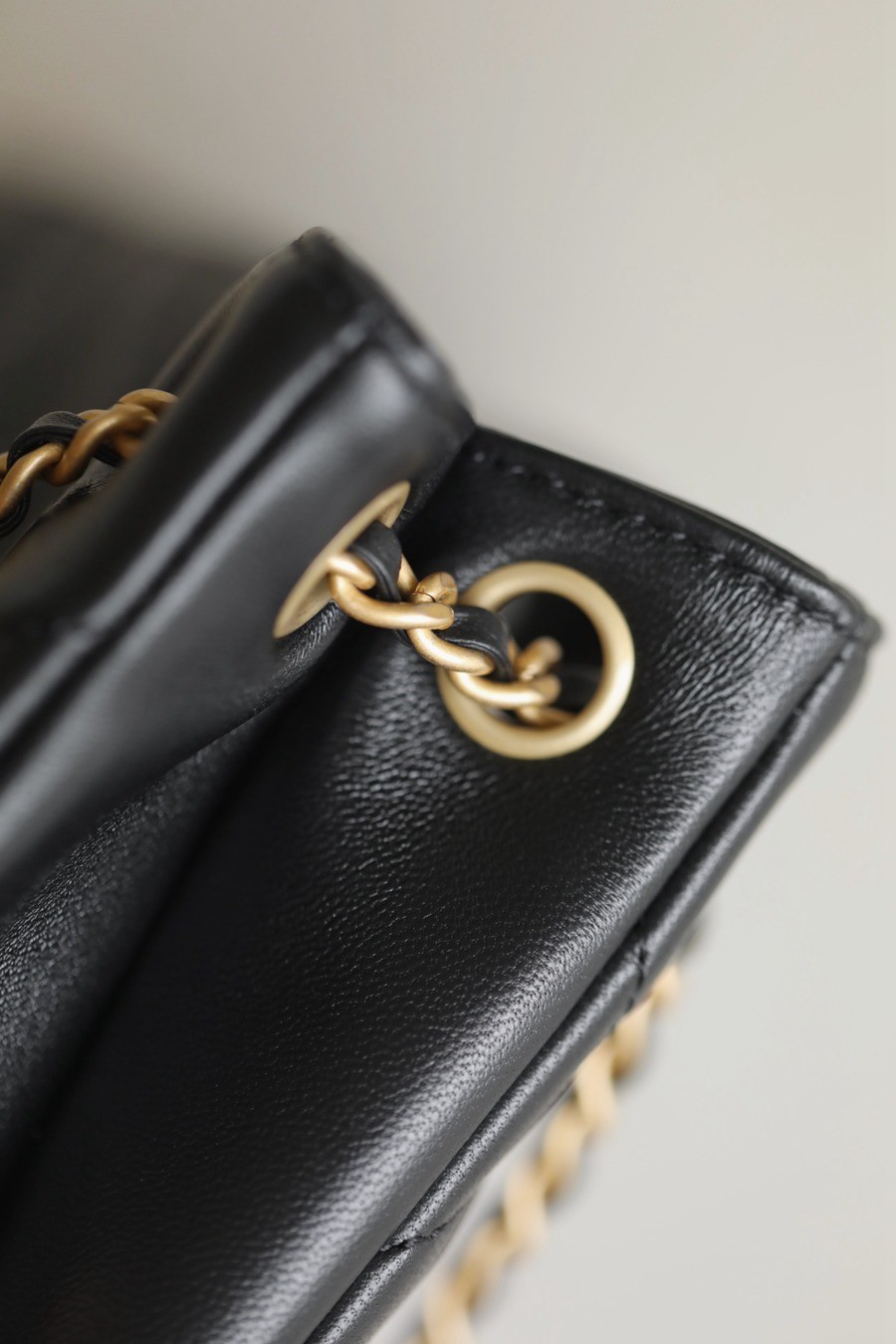 24c早春 大logo橫款購物袋 黑色_13